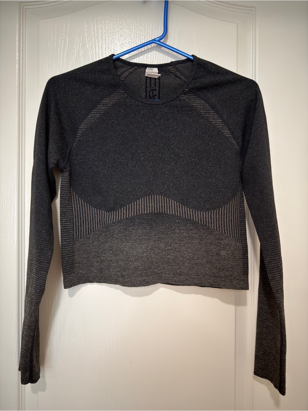 Fabletics Seamless Long Sleeve Crop Top Gray Size Medium Athletic
